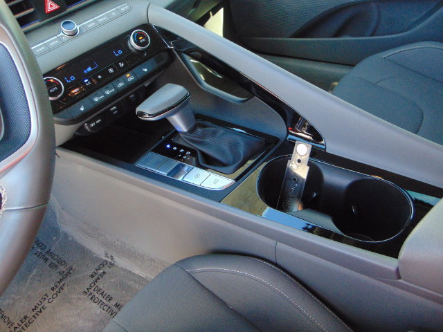 Used 2025 Hyundai Elantra SEL FWD image 14