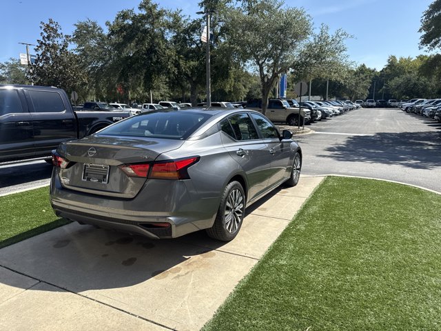 Used 2024 Nissan Altima 2.5 SV FWD image 4