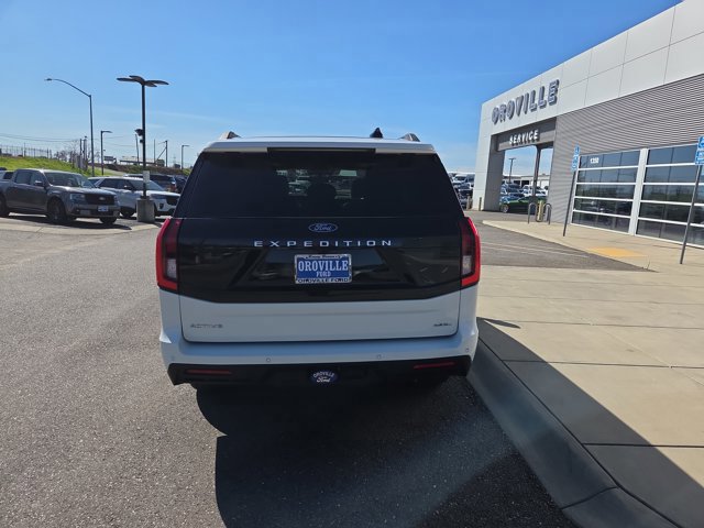 Certified 2025 Ford Expedition Active image 4