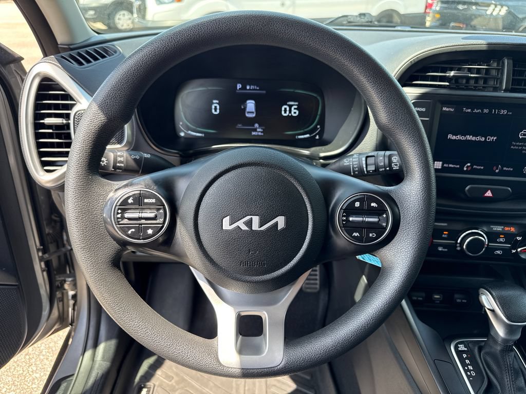 Used 2023 Kia Soul LX FWD image 15