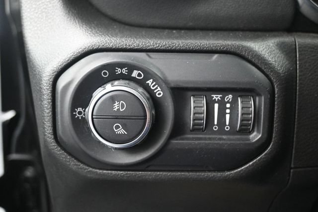 Used 2022 Jeep Gladiator Overland w/ Popular Equipment Package AWD/4WD image 7