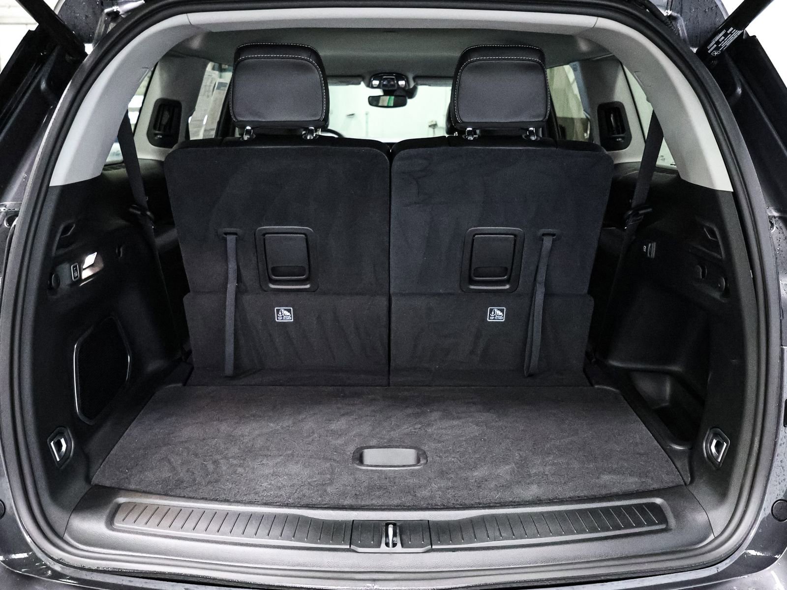 Used 2023 Jeep Grand Cherokee L Limited w/ Black Appearance Package AWD/4WD image 17