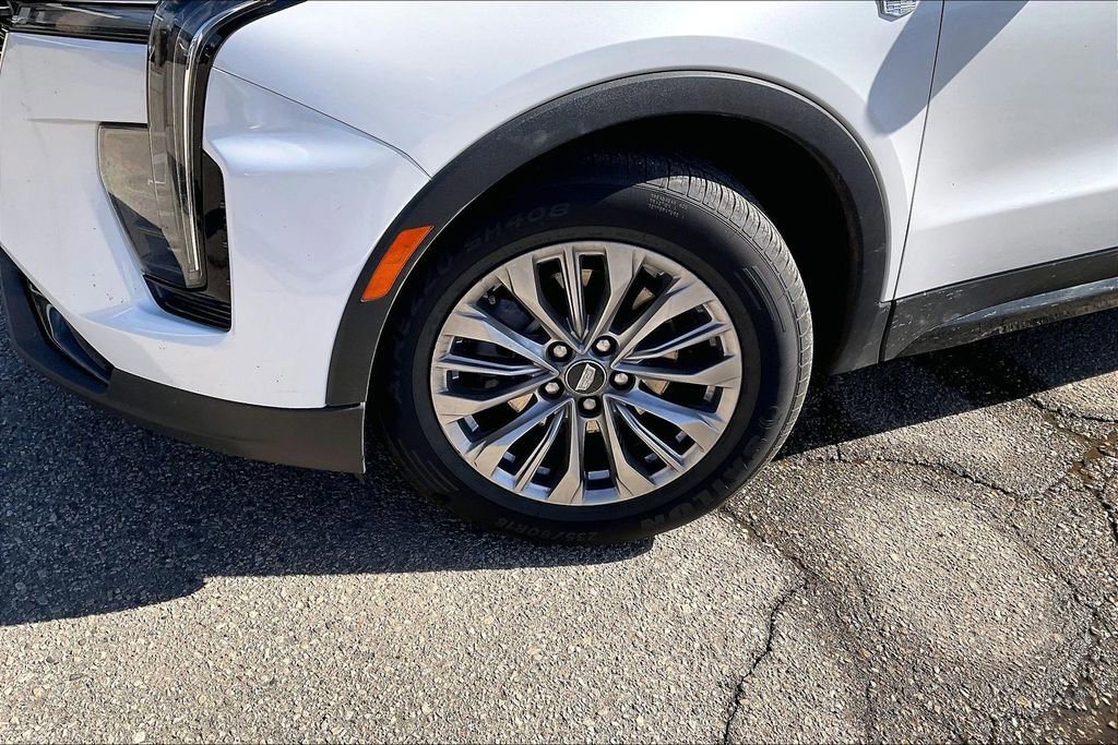 Used 2024 Cadillac XT4 Premium Luxury image 4