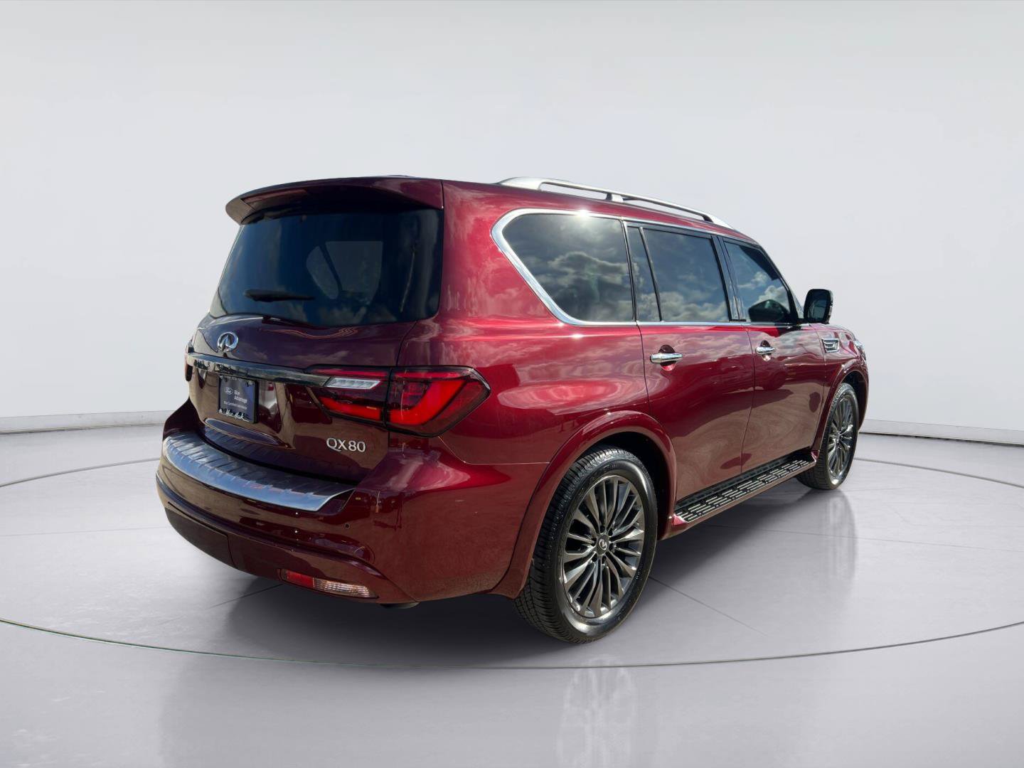 Used 2022 INFINITI QX80 Premium Select w/ Cargo Package RWD image 3