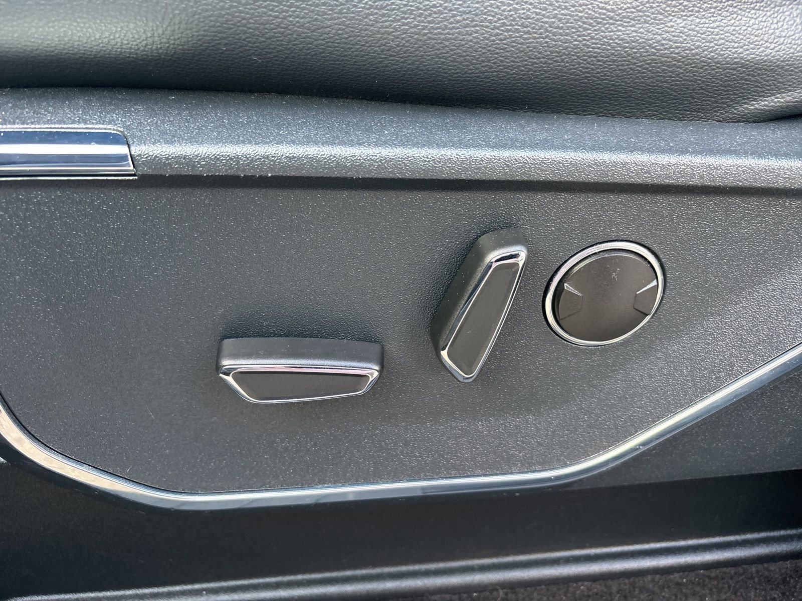 Certified 2022 Ford F150 Lariat w/ Equipment Group 502A High image 18