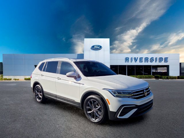 Used 2023 Volkswagen Tiguan SE FWD image 1