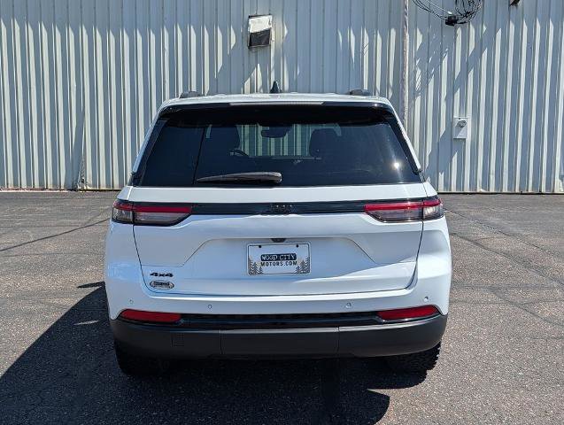 Used 2023 Jeep Grand Cherokee Altitude AWD/4WD image 6