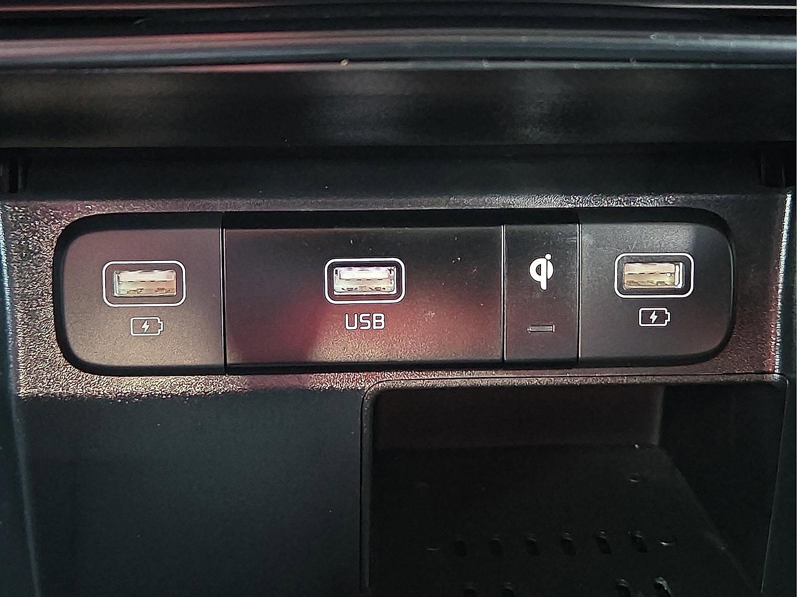 Used 2023 Kia Sorento S image 19