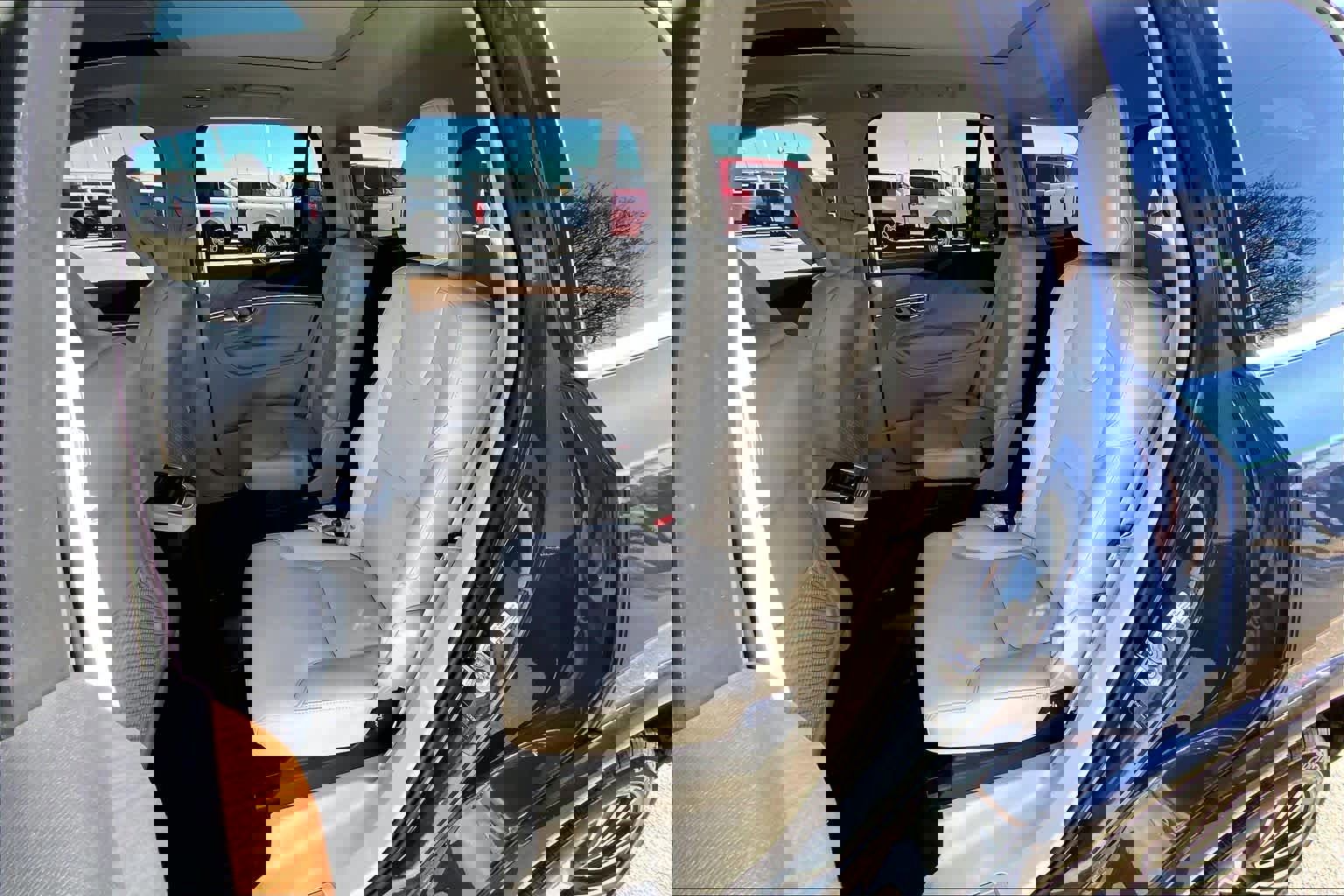 Used 2022 Volvo XC90 T6 Momentum w/ Advanced Package image 21