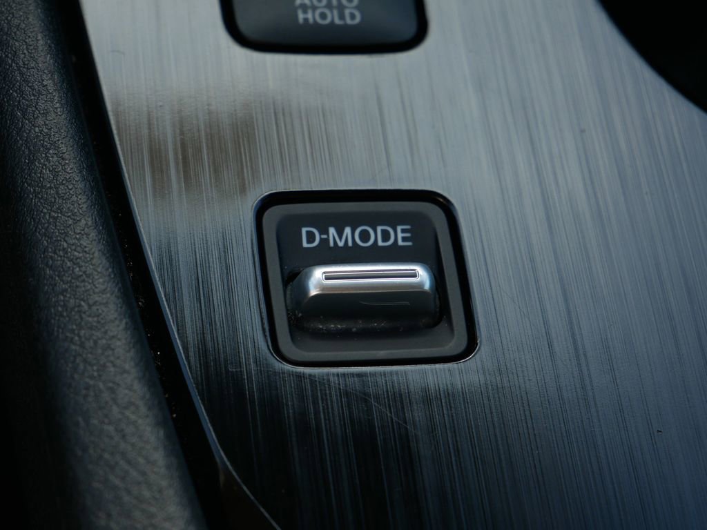 Used 2024 Nissan Rogue S FWD image 24
