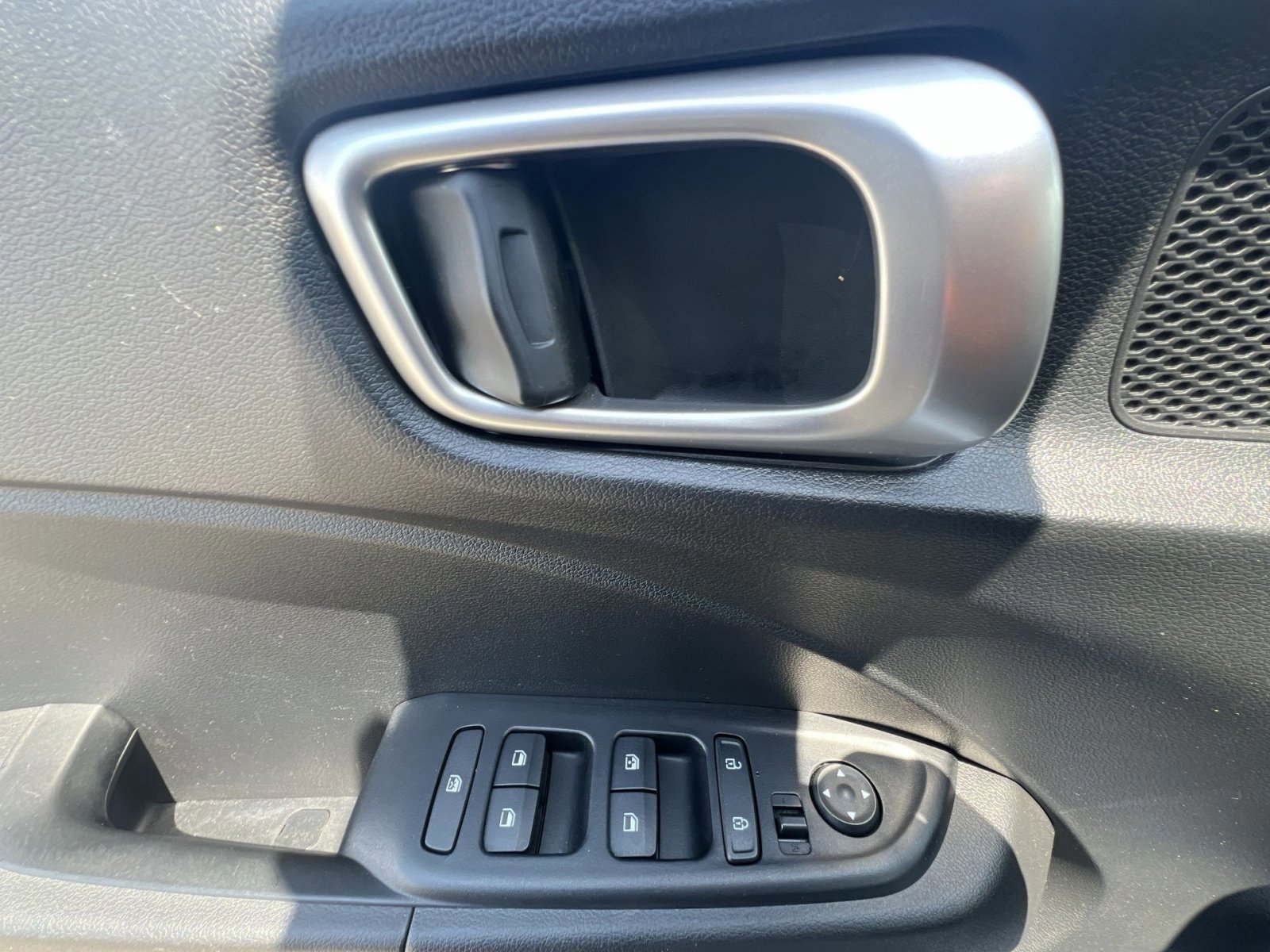 Used 2025 Hyundai Venue SEL FWD image 23