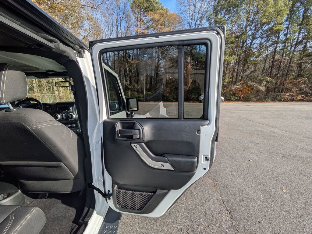 Used 2017 Jeep Wrangler Unlimited Sahara w/ Connectivity Group image 24