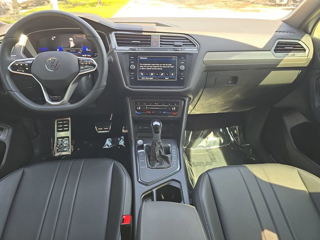 Used 2024 Volkswagen Tiguan SE R-Line image 11