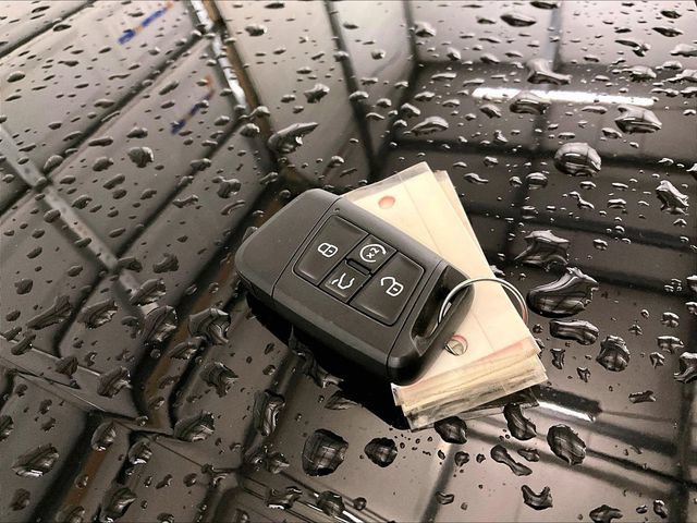 Used 2023 Volkswagen Tiguan SE AWD/4WD image 9