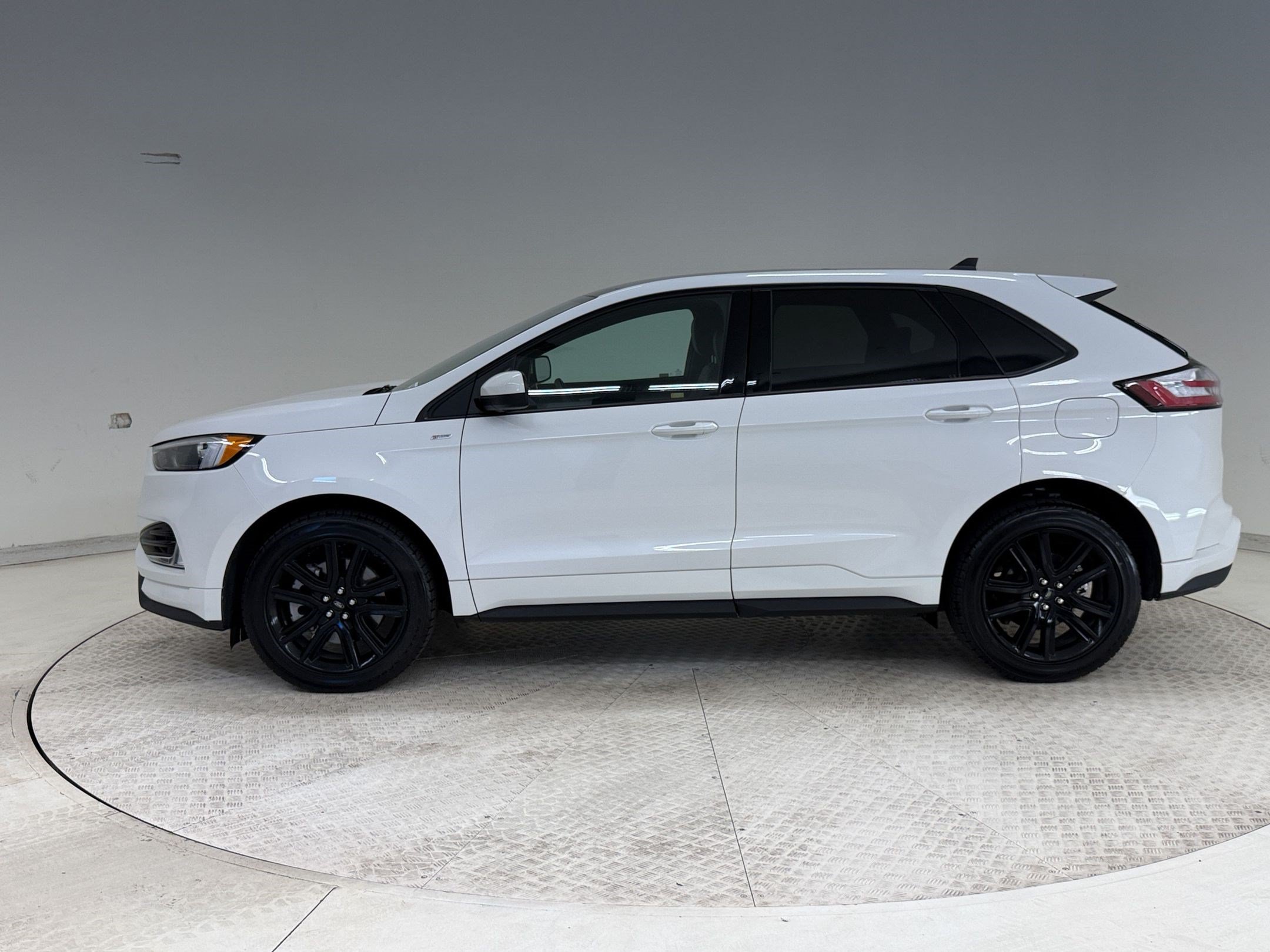 Certified 2021 Ford Edge ST-Line FWD image 2