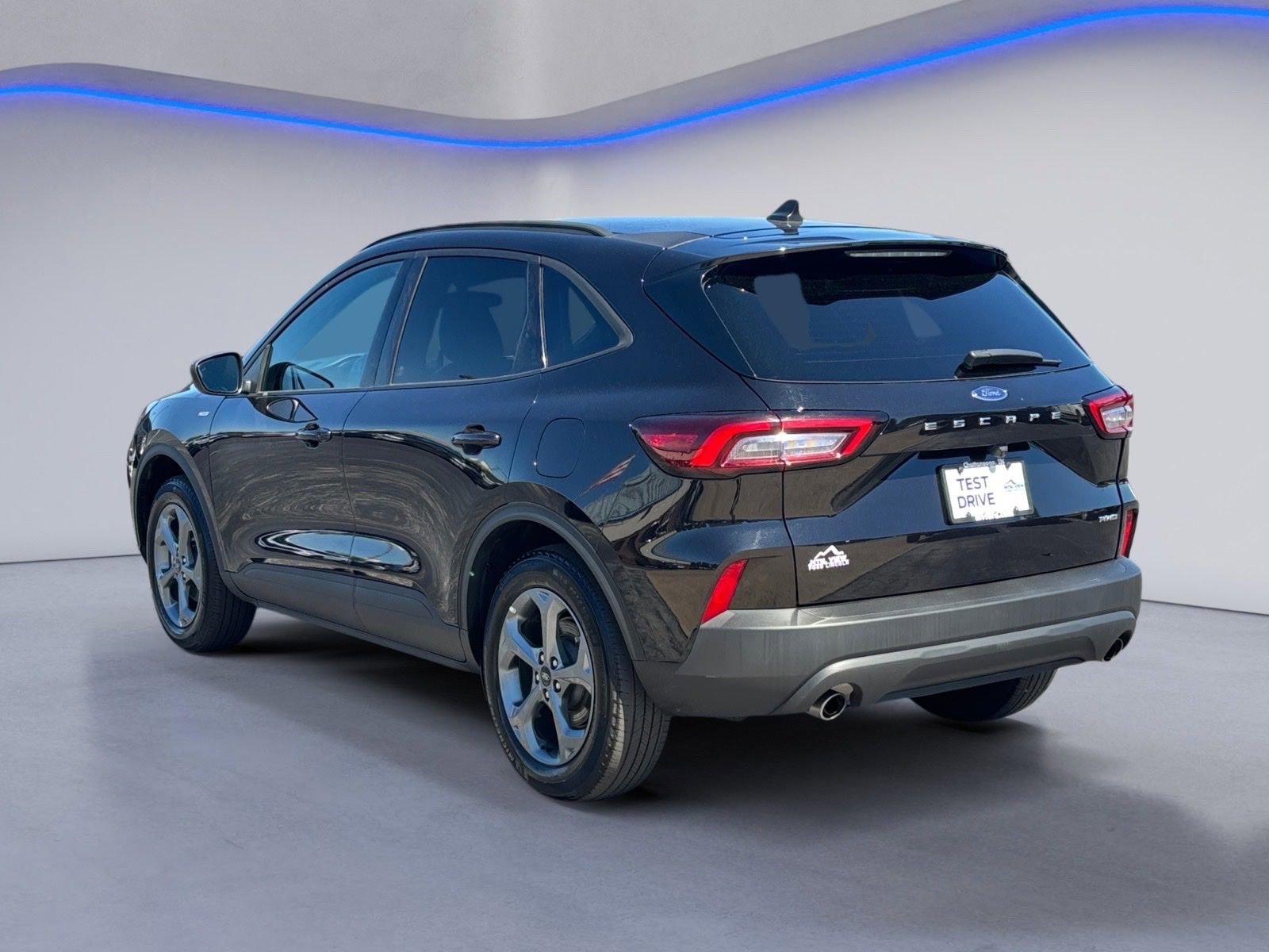 Certified 2025 Ford Escape ST-Line AWD/4WD image 3