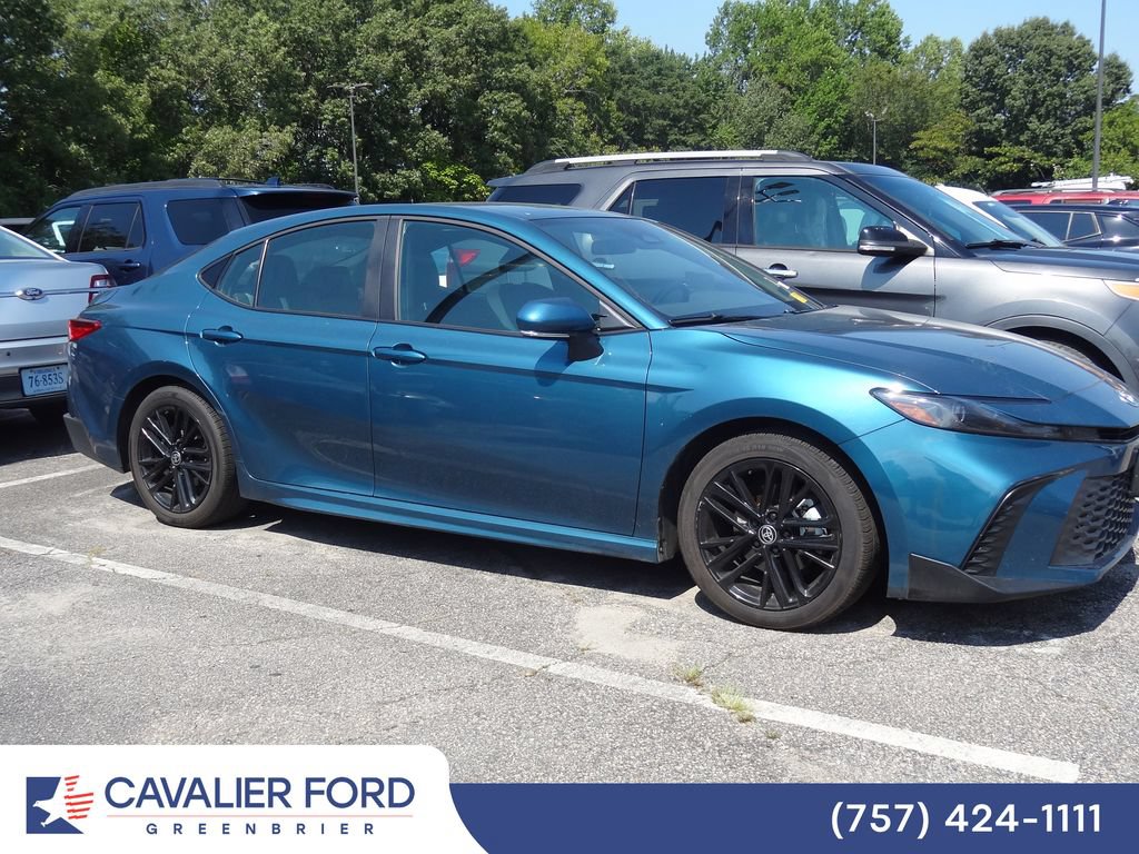 Used 2025 Toyota Camry SE FWD image 2
