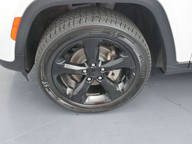 Used 2023 Jeep Grand Cherokee Altitude RWD image 9