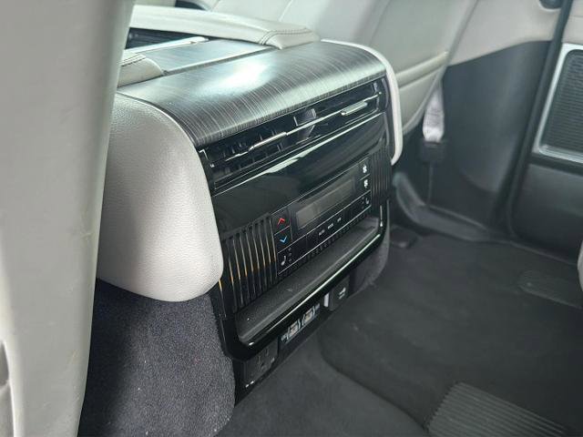 Used 2024 Jeep Wagoneer L Series II w/ Flexible Seating Group AWD/4WD image 9