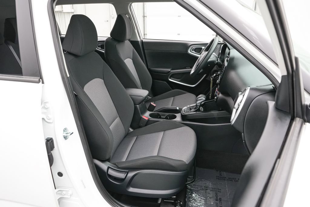 Used 2025 Kia Soul LX w/ LX Technology Package FWD image 21