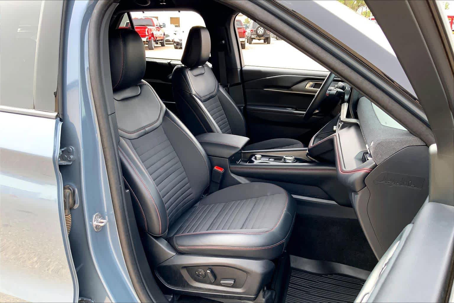 Certified 2025 Ford Explorer ST-Line w/ Premium Package RWD image 9