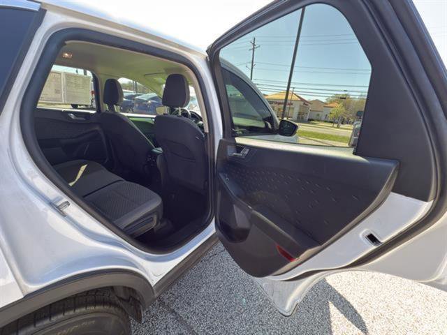 Certified 2020 Ford Escape SE image 27