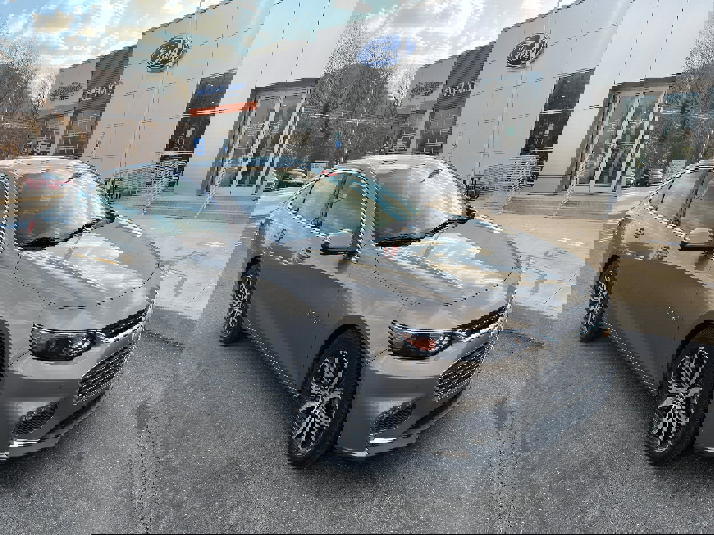 Used 2017 Chevrolet Malibu LT w/ Leather Package image 3