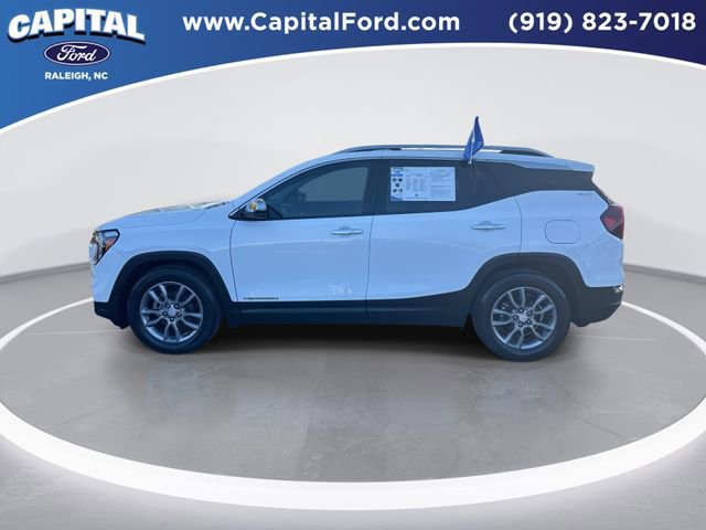 Used 2023 GMC Terrain SLT w/ Tech Package image 3