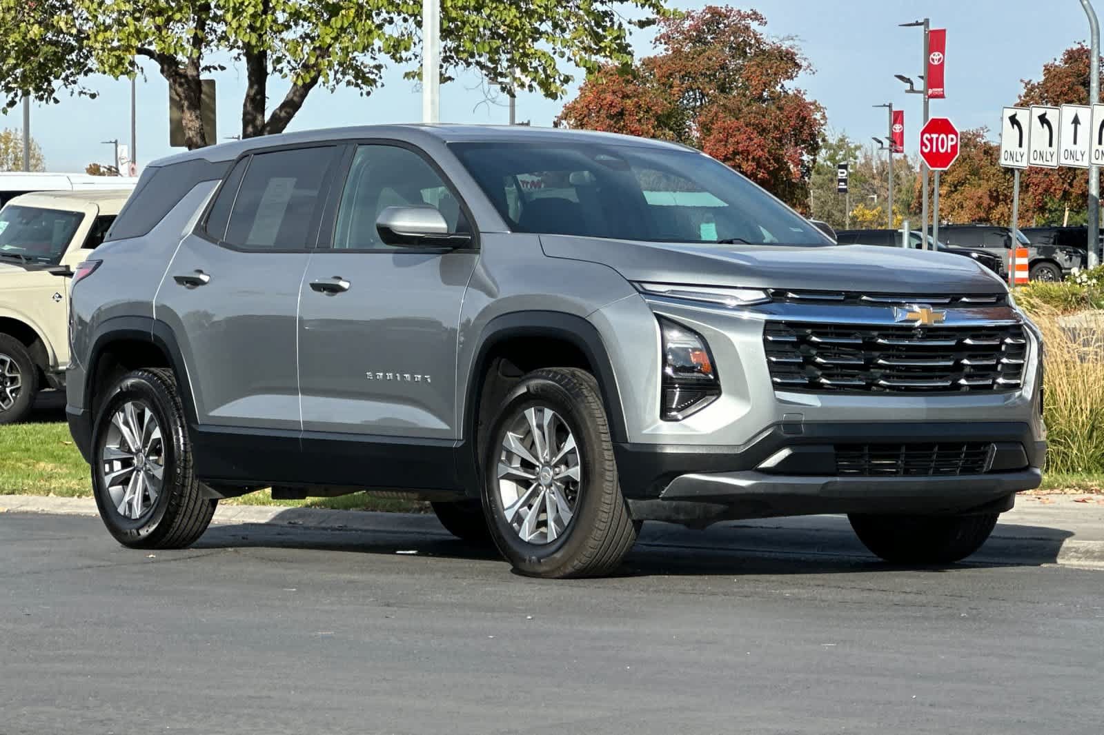 Used 2026 Chevrolet Equinox LT AWD/4WD image 9