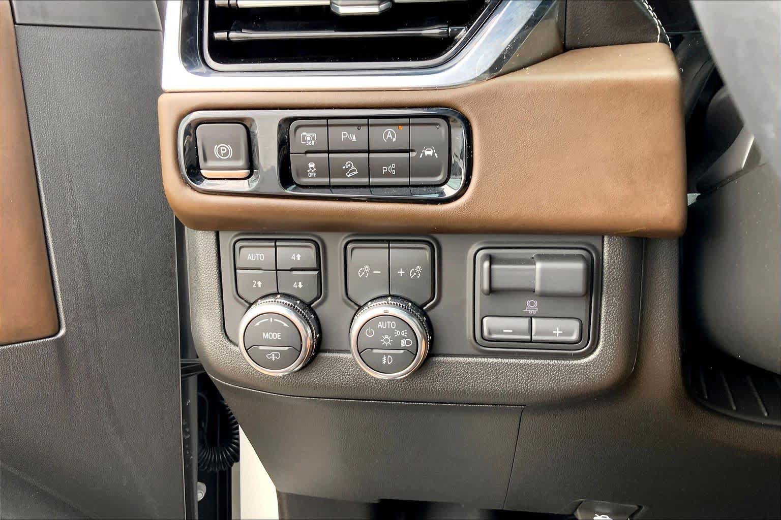 Used 2025 GMC Yukon XL Denali Ultimate w/ LPO, Floor Liner Package AWD/4WD image 36