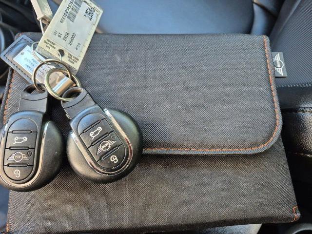 Used 2019 MINI Cooper 2-Door Hardtop w/ Signature Upholstery Package image 24