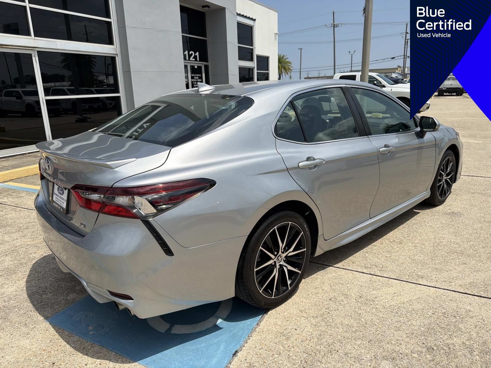 Used 2024 Toyota Camry SE FWD image 11