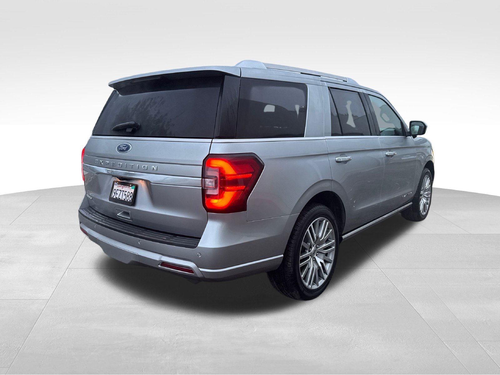 Certified 2023 Ford Expedition Platinum AWD/4WD image 5
