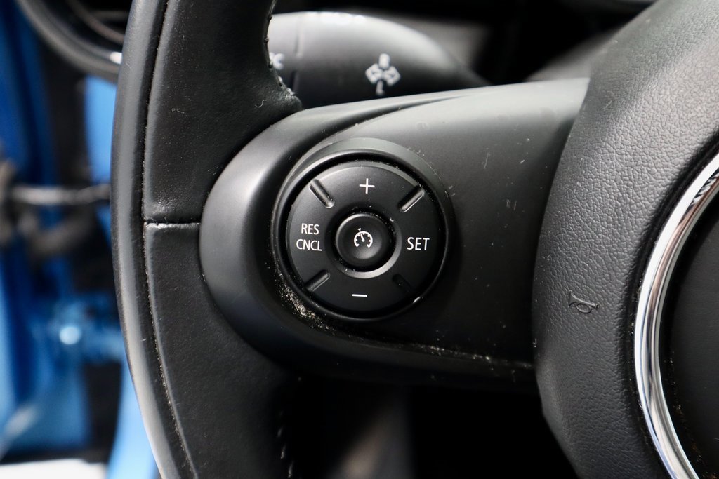 Used 2019 MINI Cooper 4-Door Hardtop w/ Signature Upholstery Package image 30