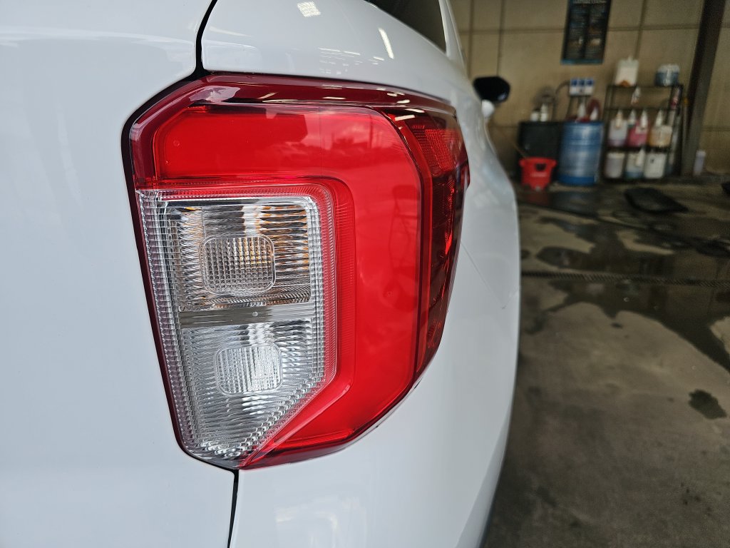 Certified 2020 Ford Explorer XLT RWD image 33