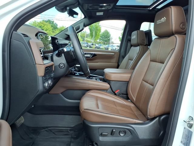Used 2025 Chevrolet Suburban High Country AWD/4WD image 20
