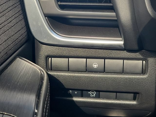 Used 2023 Nissan Rogue SV FWD image 31