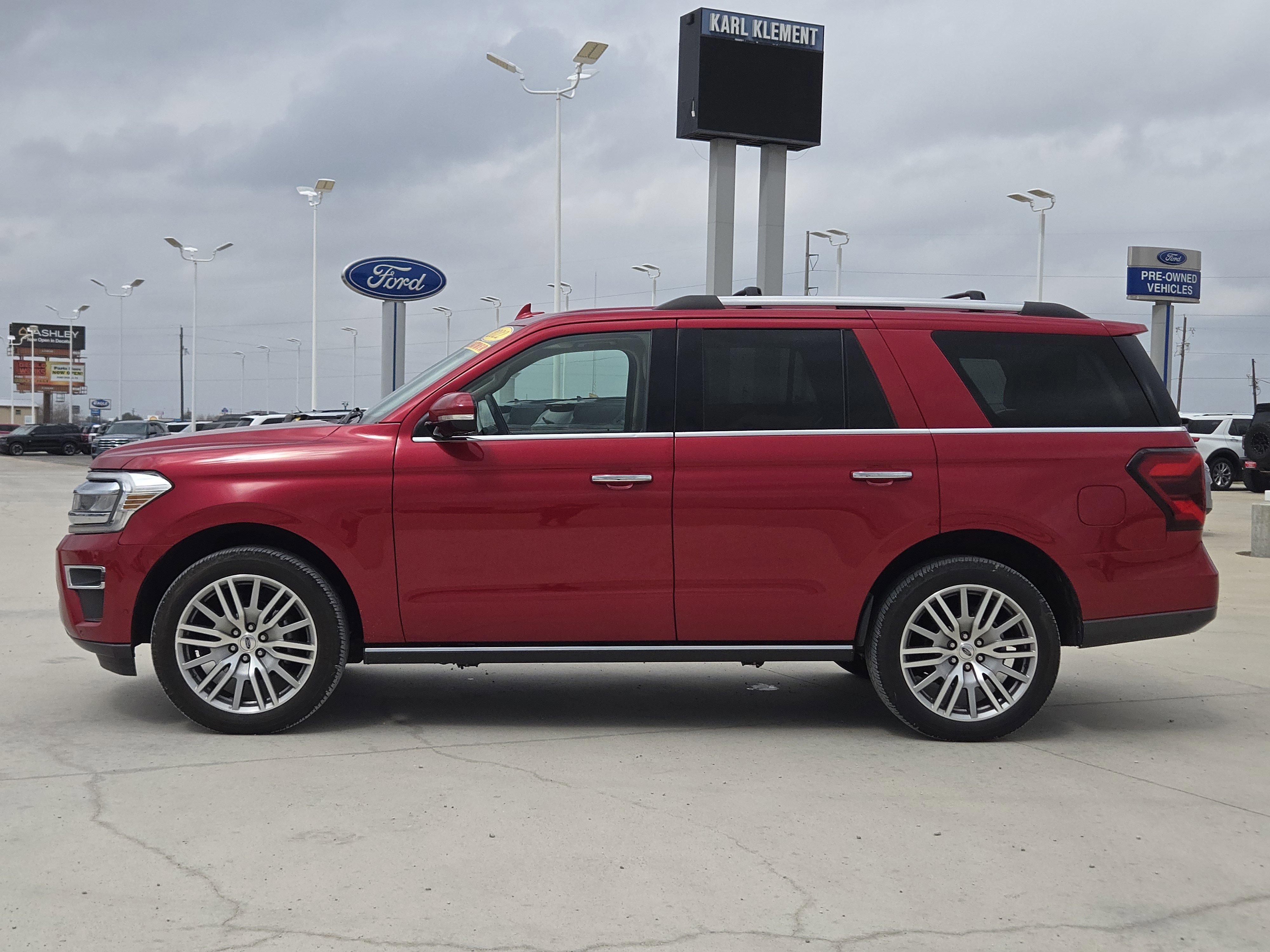 Certified 2022 Ford Expedition Limited image 2