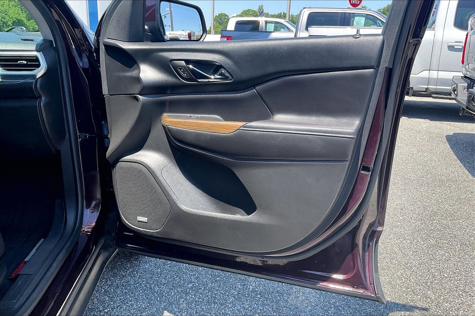 Used 2017 GMC Acadia SLE w/ LPO, Floor Liner Package FWD image 22