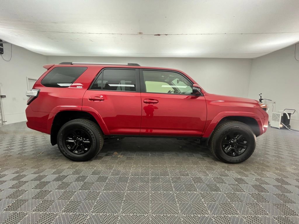 Used 2024 Toyota 4Runner SR5 Premium image 2