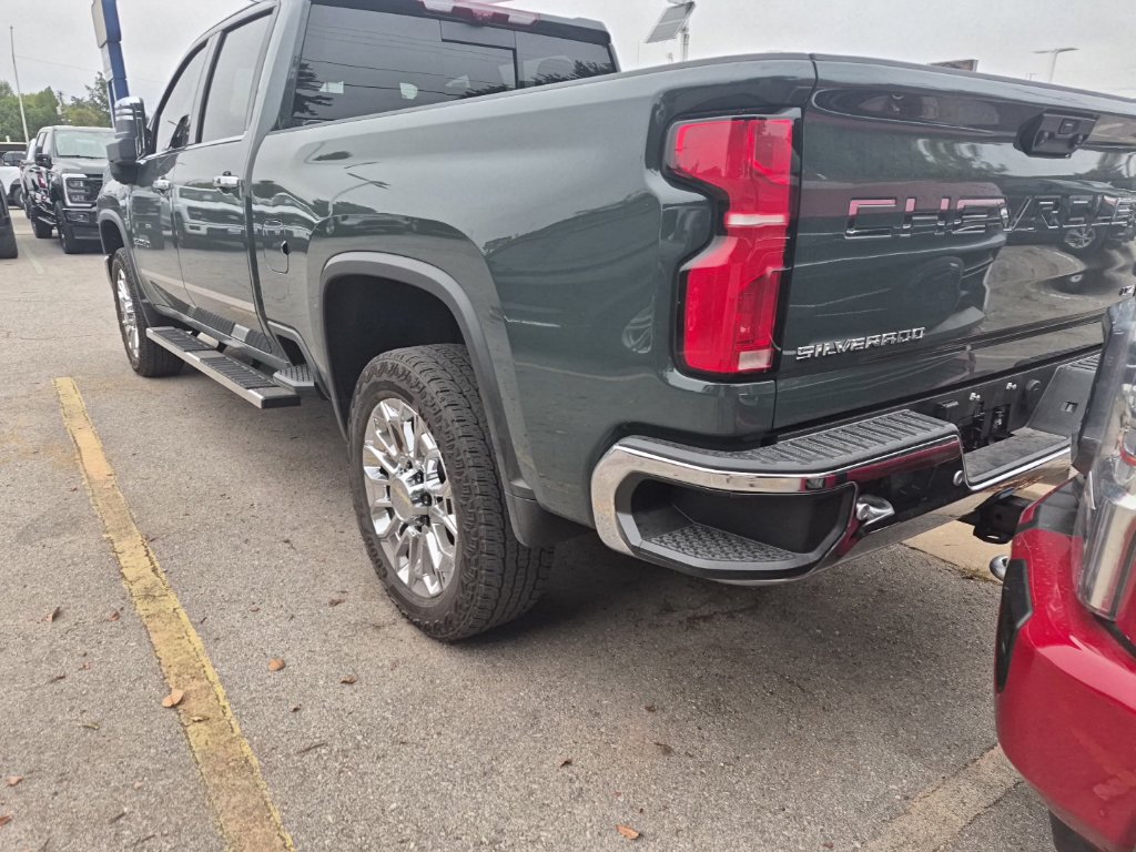 Used 2026 Chevrolet Silverado 2500 LTZ w/ LTZ Premium Package AWD/4WD image 16