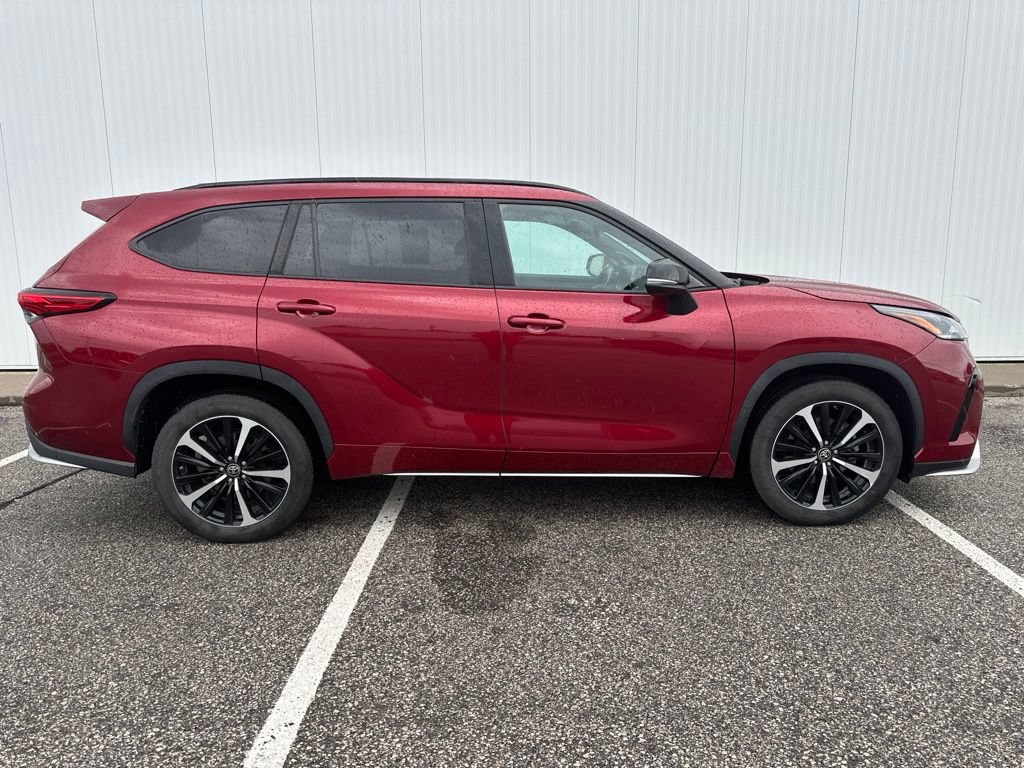 Used 2021 Toyota Highlander XSE AWD/4WD image 9