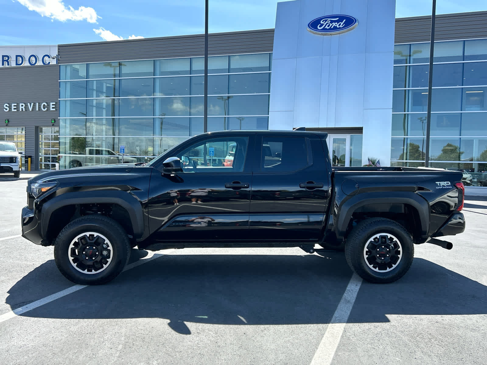 Used 2025 Toyota Tacoma TRD Off-Road image 4