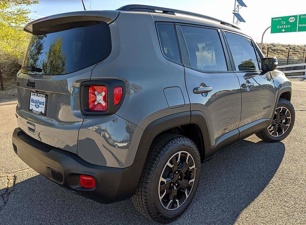Used 2023 Jeep Renegade Latitude image 3