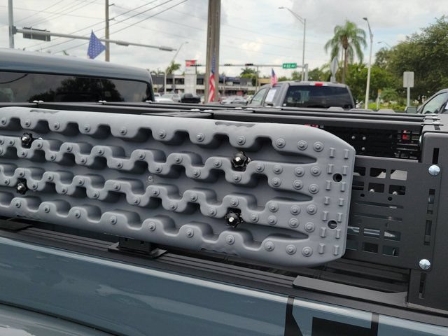 Used 2025 Jeep Gladiator Mojave AWD/4WD image 7