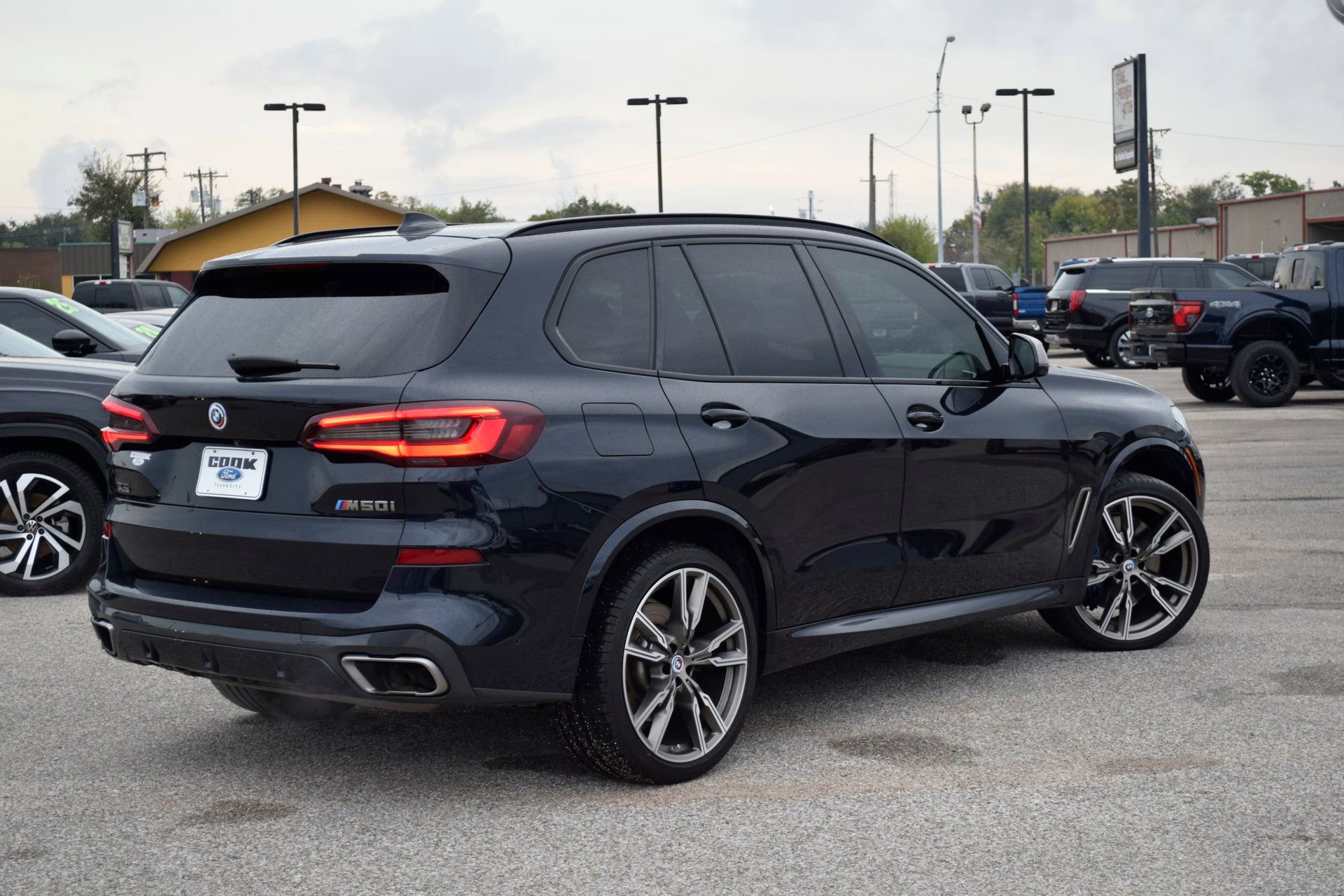 Used 2022 BMW X5 M50i w/ Executive Package image 11
