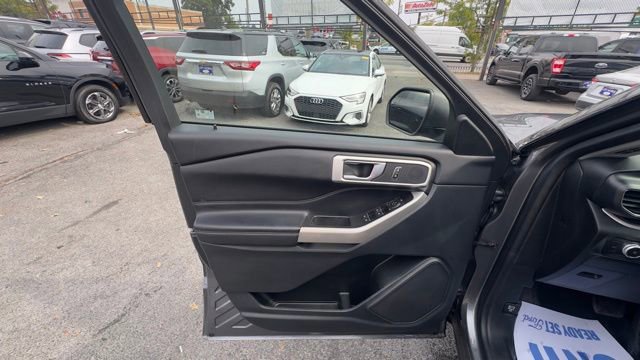 Certified 2022 Ford Explorer XLT w/ Equipment Group 202A image 9