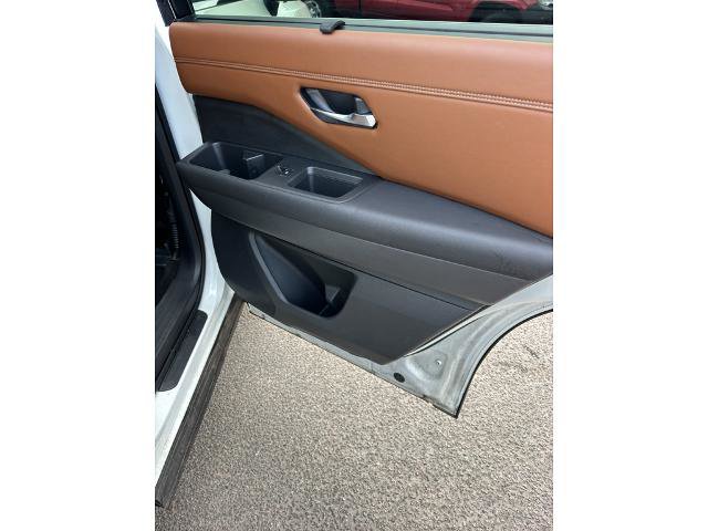 Used 2024 Nissan Pathfinder Platinum FWD image 7