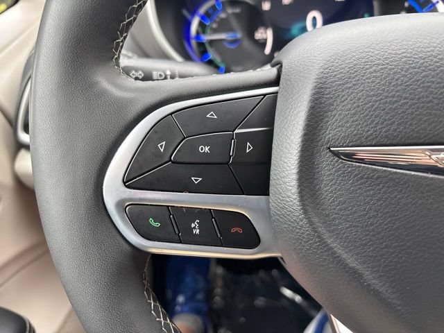 Used 2024 Chrysler Pacifica Limited FWD image 17