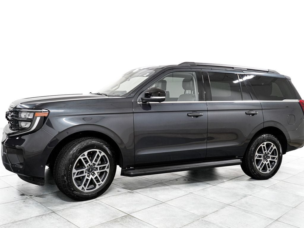 Certified 2025 Ford Expedition Active AWD/4WD image 4